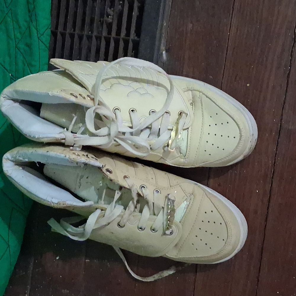 Jeremy Scott x Adidas Cream Winged Sneakers Glow In The Dark